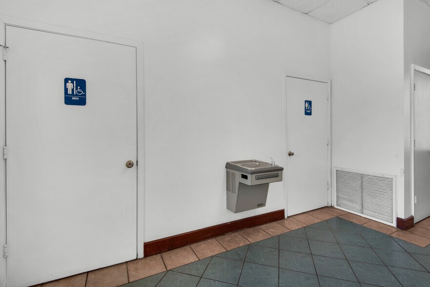 More Photos Of 3061 Gulf Breeze Pky, Gulf Breeze Carwash For Sale