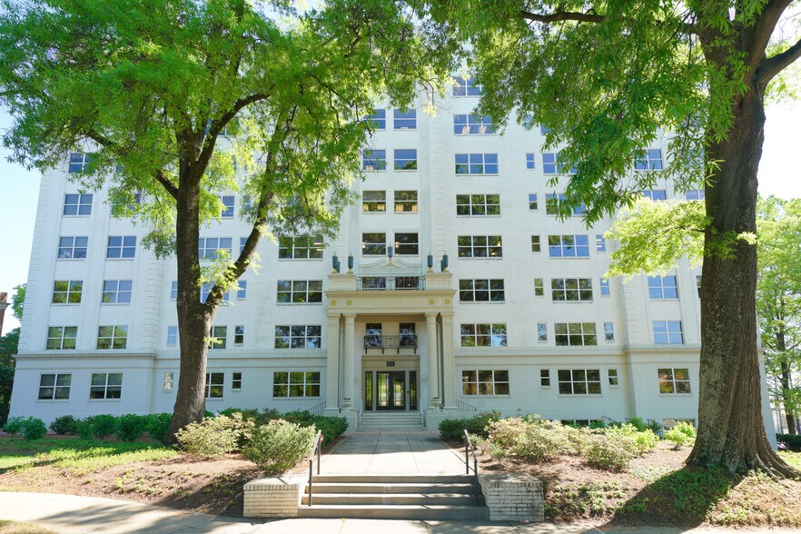 More Photos Of 831 E Morehead St, Charlotte Office For Lease