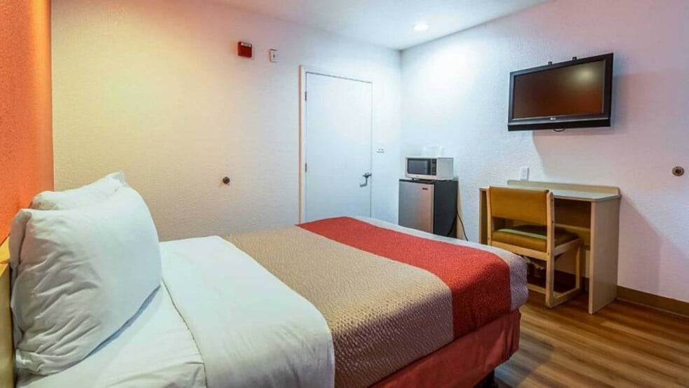 More Photos Of 5241 Olive Tree Ct, Bakersfield Hotel For Sale