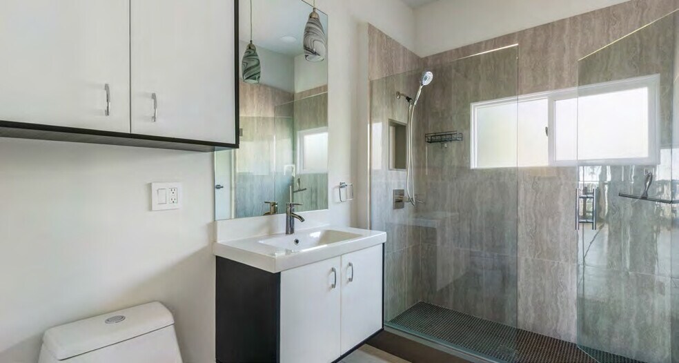 More Photos Of 1702 Hermosa Ave, Hermosa Beach Apartments For Sale