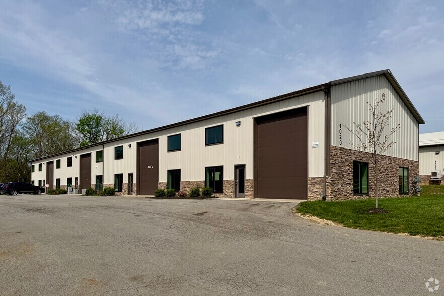 More Photos Of 1020 D W Griffith Ln, La Grange Flex For Lease