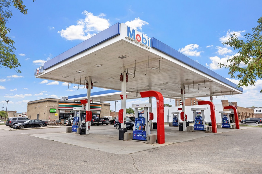 More Photos Of 27010 Dequindre Rd, Warren Convenience Store For Sale