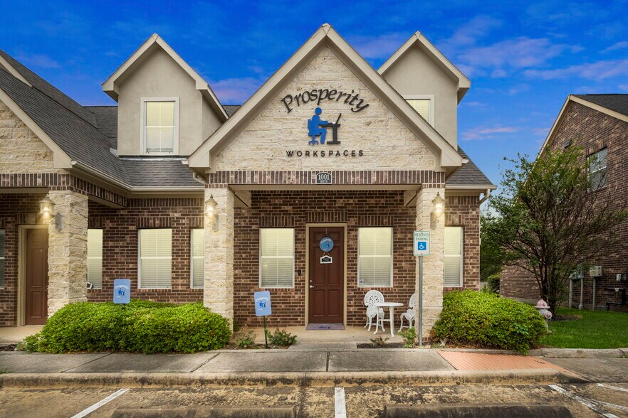 More Photos Of 303 Longmire Rd, Conroe Office For Sale