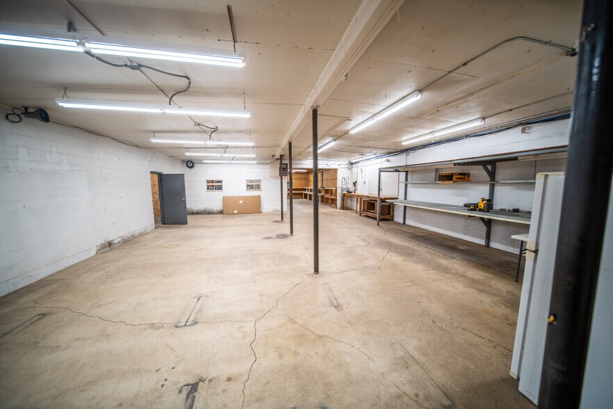 More Photos Of 1006 8th Ave SW, Austin Flex For Lease