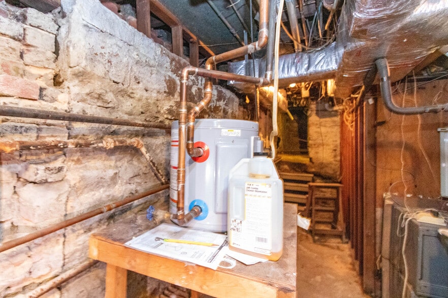 More Photos Of 115 W Saratoga St, Baltimore Storefront Retail Residential For Sale