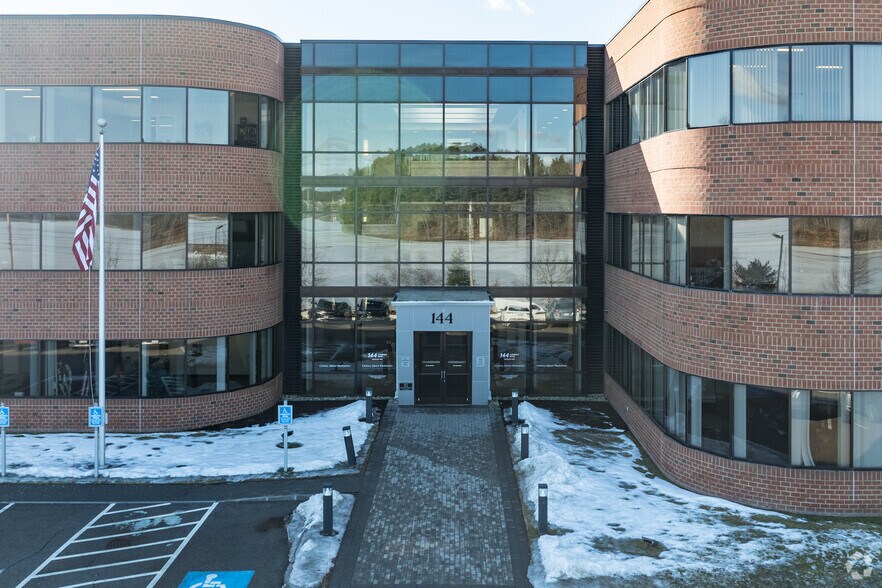 More Photos Of 144 Turnpike Rd, Southborough Office For Lease