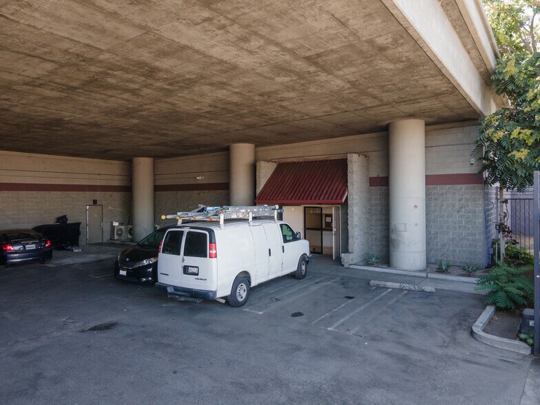 More Photos Of 650 E 16th St, Los Angeles Manufacturing For Lease