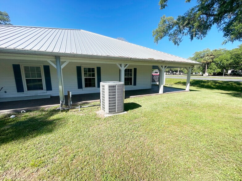 More Photos Of 21848 S County Road 325, Hawthorne Restaurant For Sale