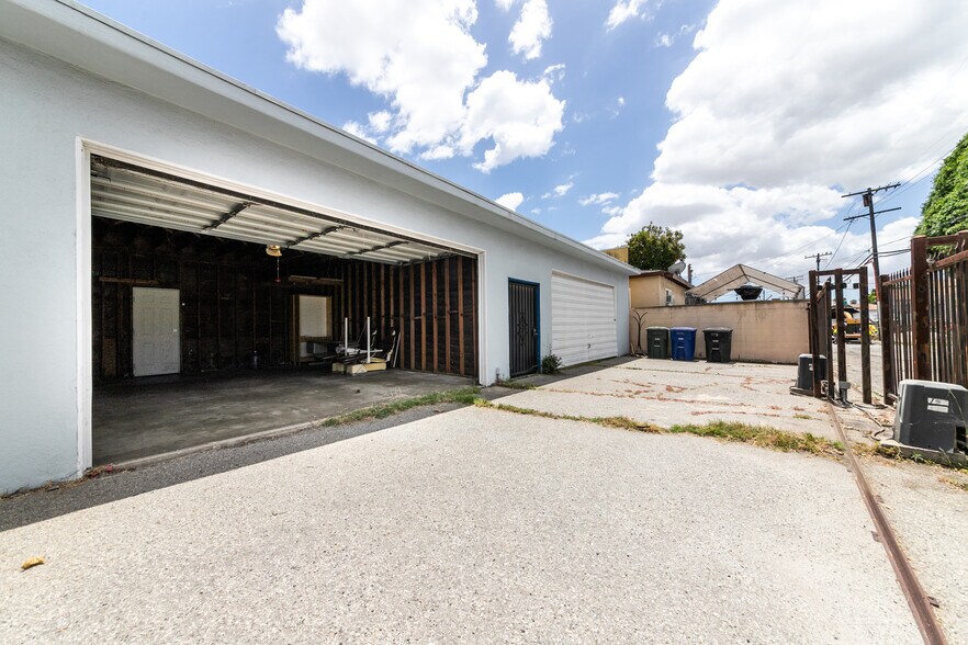 More Photos Of 13175 Paramount Blvd, South Gate Office For Sale