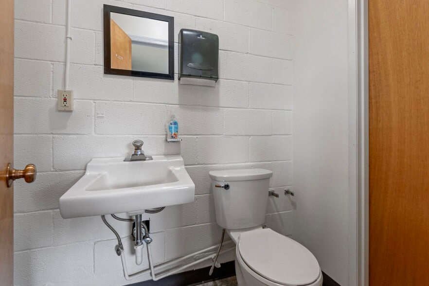 More Photos Of 16440 Finley Butte Rd, La Pine Office For Sale