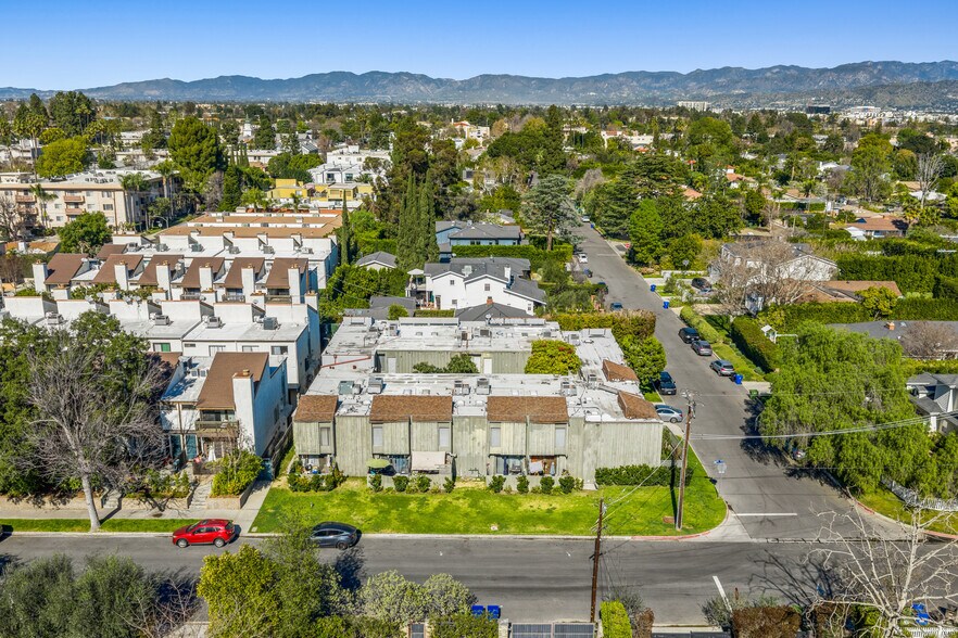 More Photos Of 11607 Acama St, Studio City Apartments For Sale