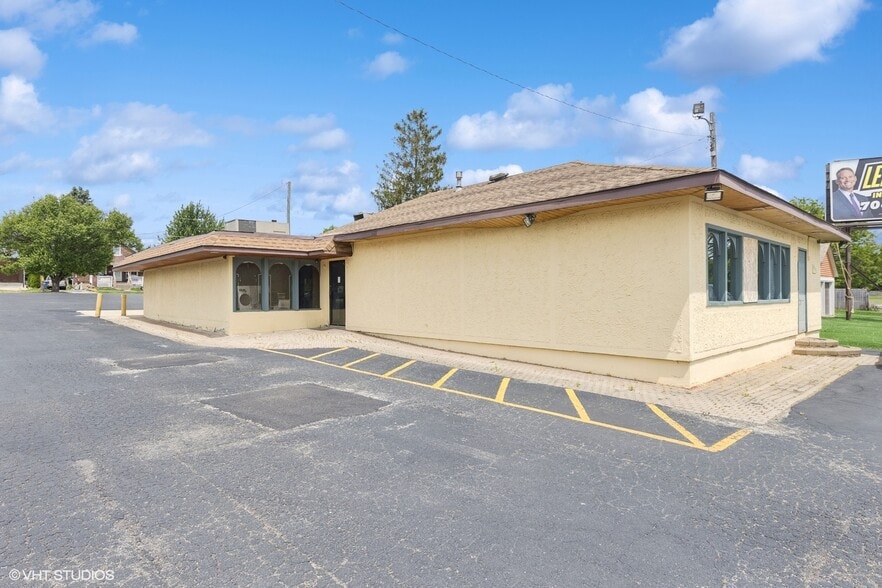 Primary Photo Of 835 S River St, Aurora Restaurant For Sale