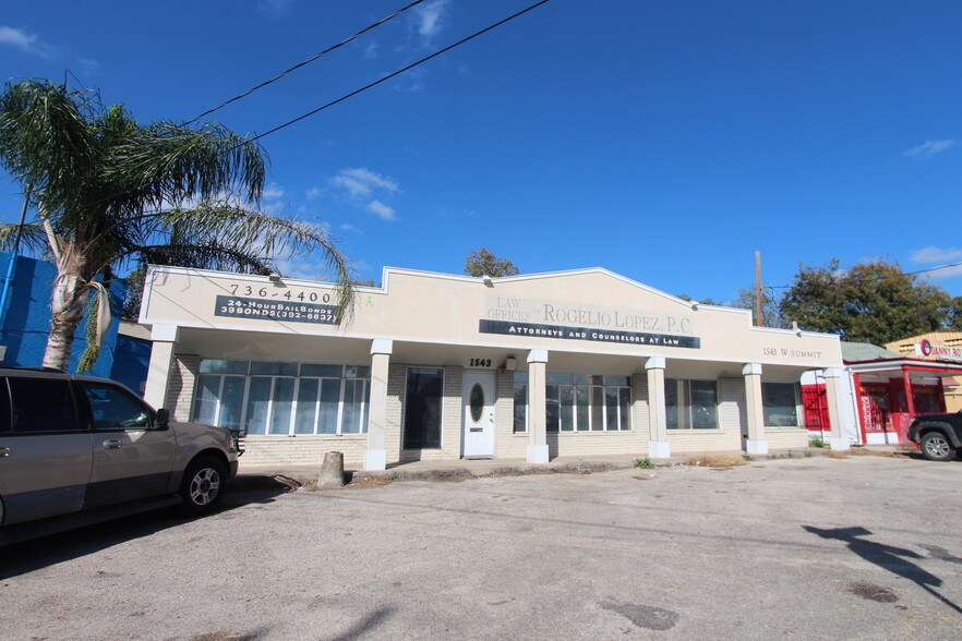 More Photos Of 1543 W Summit Ave, San Antonio Showroom For Sale