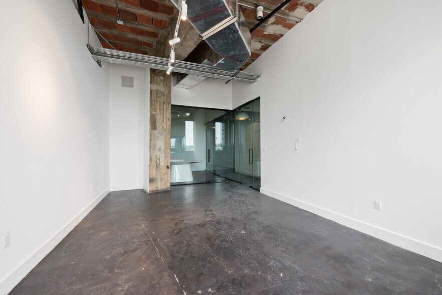 More Photos Of 1900 NE Miami Ct, Miami Office For Lease
