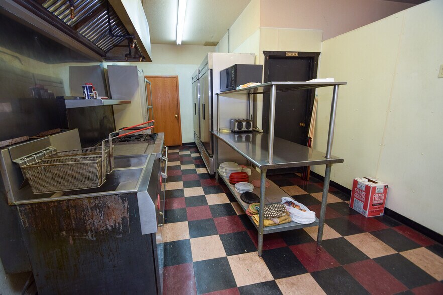 More Photos Of 111 Main St, Roscoe Bar For Sale