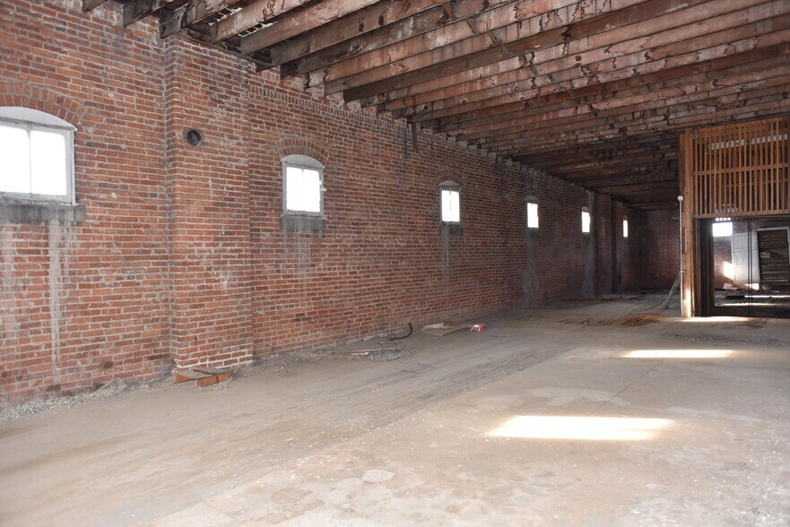 More Photos Of 401 W Market St, Trinidad Manufacturing For Sale