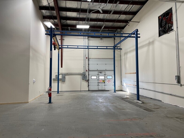 More Photos Of 6 North St, South Deerfield Light Distribution For Sale