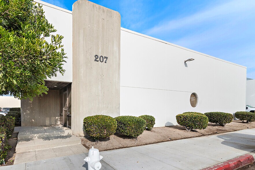 Primary Photo Of 207 E Alton Ave, Santa Ana Manufacturing For Lease