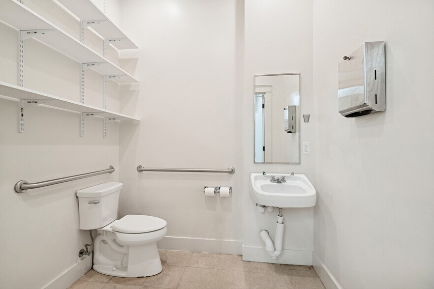 More Photos Of 4000 Magazine St, New Orleans General Retail For Lease