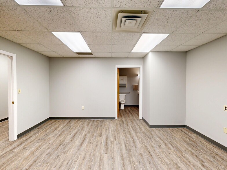 More Photos Of 3123 W 12th St, Erie Medical For Lease