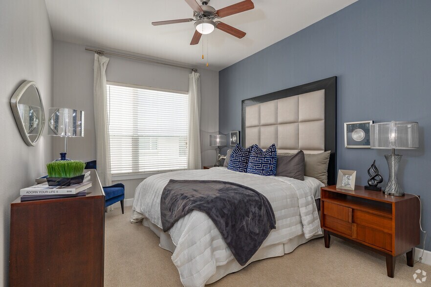 More Photos Of 12808 Queensbury Ln, Houston Apartments For Lease