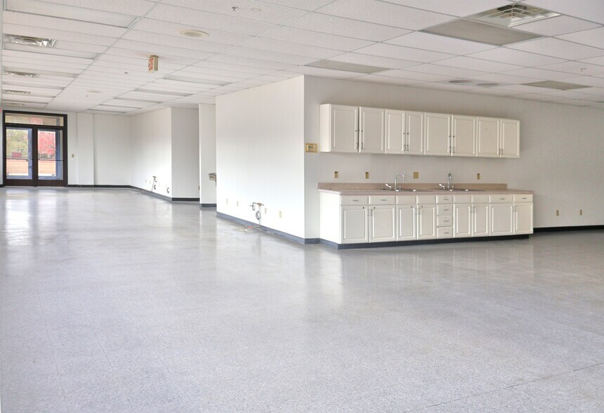 More Photos Of 1875 Holloway Dr, Holt Warehouse For Lease