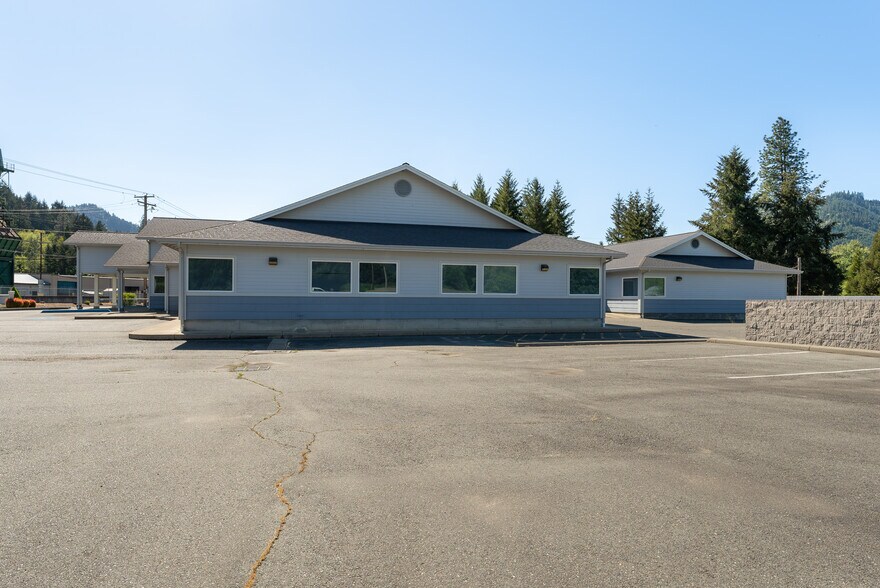 More Photos Of 2665 Glendale Valley Rd, Glendale Office For Sale