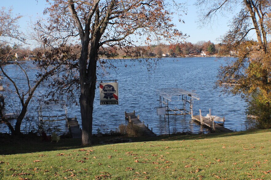 More Photos Of N51W34950 E Wisconsin Ave, Okauchee Specialty For Lease