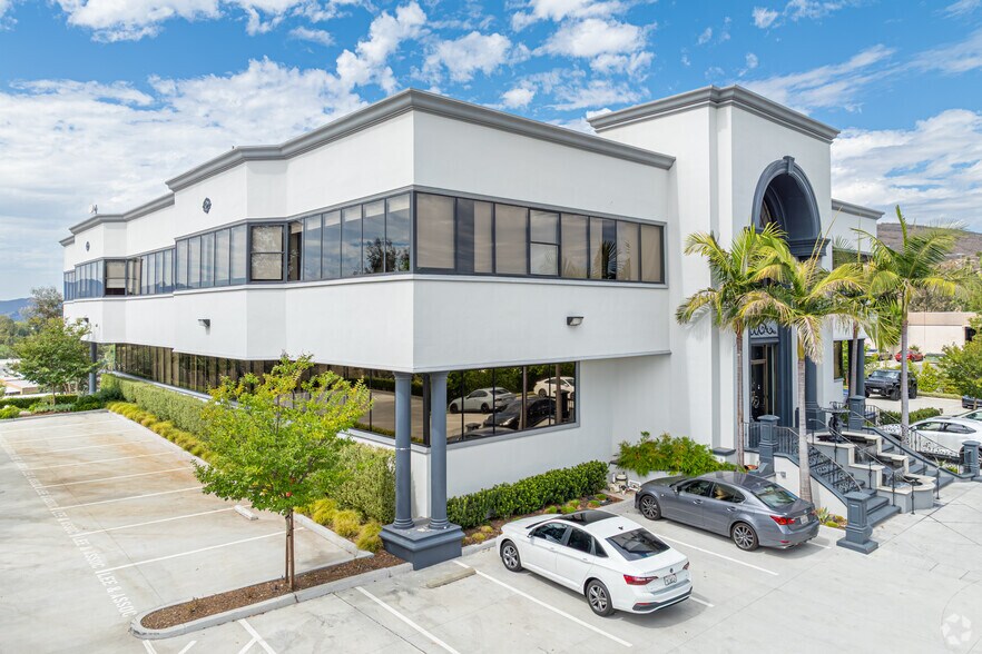 More Photos Of 5707 Corsa Ave, Westlake Village Loft Creative Space For Sale