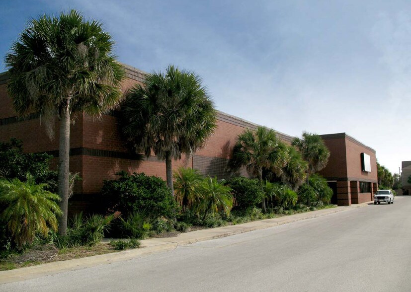 More Photos Of 13355 49th St N, Clearwater Freestanding For Lease