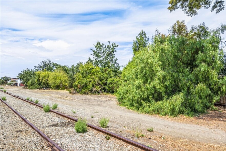 More Photos Of 7843 Railroad Ave, Newark Land For Sale