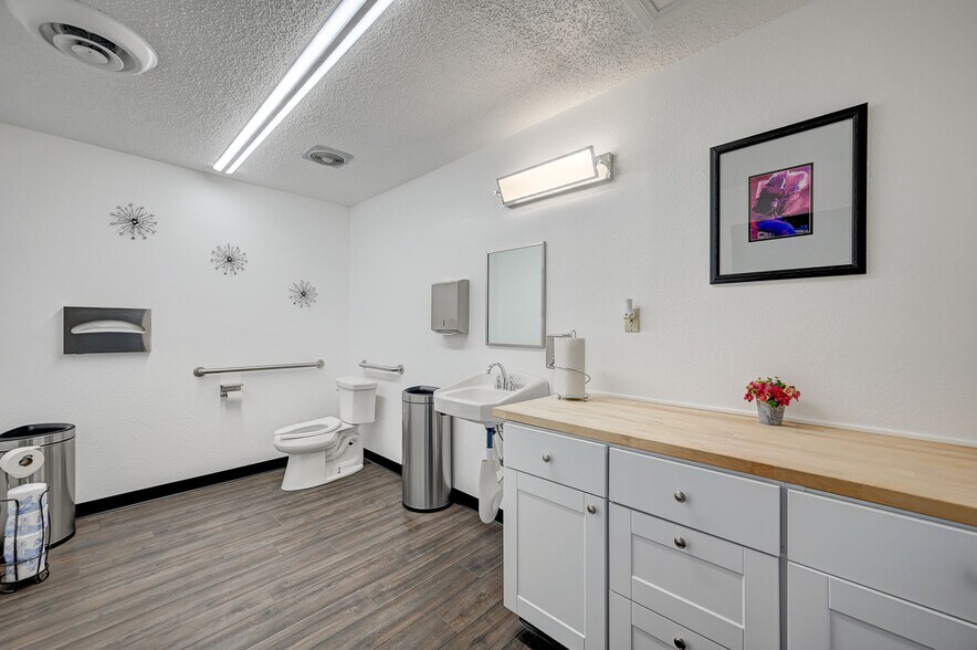 More Photos Of 100 Shiloah Dr, Las Vegas Religious Facility For Sale