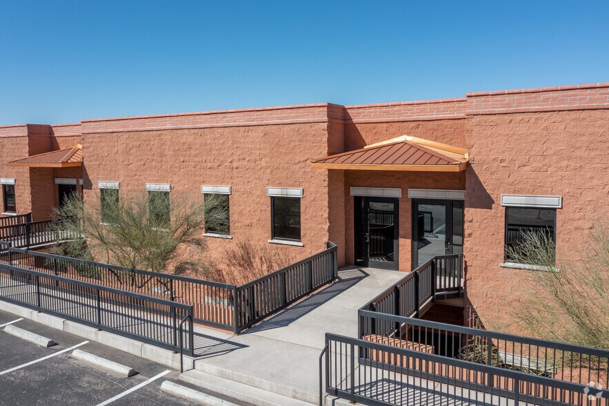 More Photos Of 7490 N Oracle Rd, Tucson Unknown For Lease
