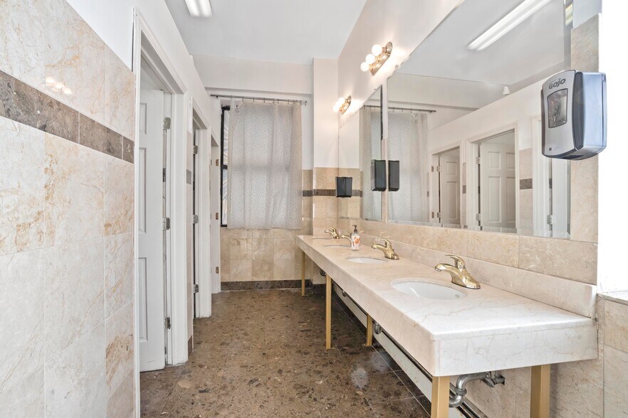 More Photos Of 5670 58th St, Flushing Specialty For Sale