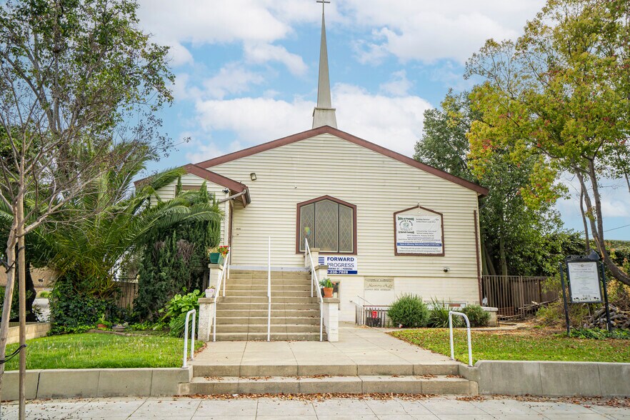 More Photos Of 524 E Pasadena St, Pomona Religious Facility For Sale