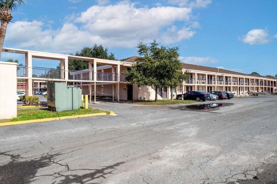 More Photos Of 510 Lane Ave S, Jacksonville Hotel For Sale