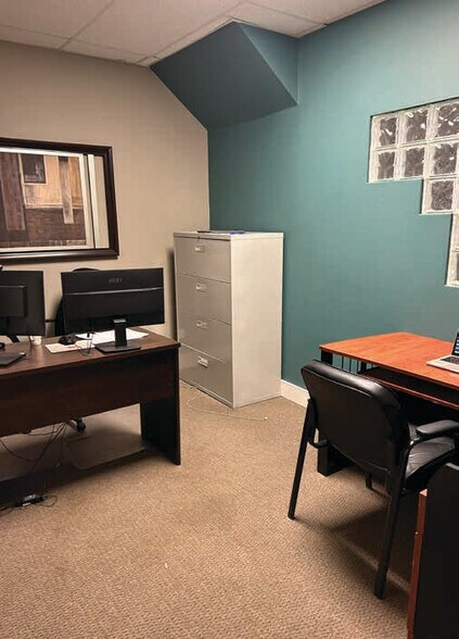 More Photos Of 1749 Portage Av, Winnipeg Office For Lease