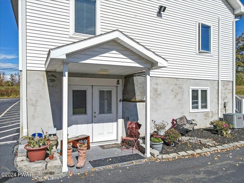 More Photos Of 186 Ledgedale Rd, Lake Ariel Apartments For Sale