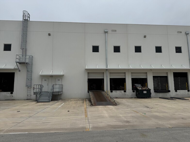 More Photos Of 8565 W 44th Ave, Hialeah Warehouse For Sale