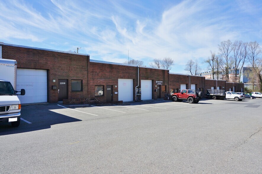 More Photos Of 2201-2353 Distribution Cir, Silver Spring Warehouse For Lease