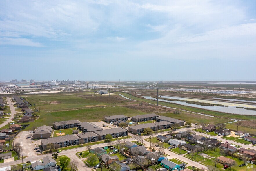 More Photos Of 1010 Magnolia Dr, Freeport Apartments For Sale