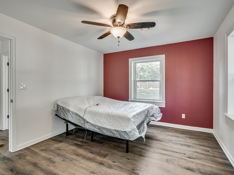 More Photos Of 2508 W I 44 Service Rd, Oklahoma City Storefront Retail Office For Sale