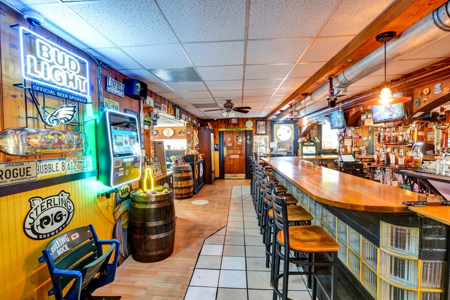 More Photos Of 36 Railroad St, Linfield Restaurant For Sale