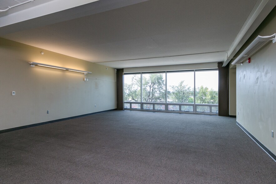 More Photos Of 1632 McCain Ln, Manhattan Sorority Fraternity House For Sale