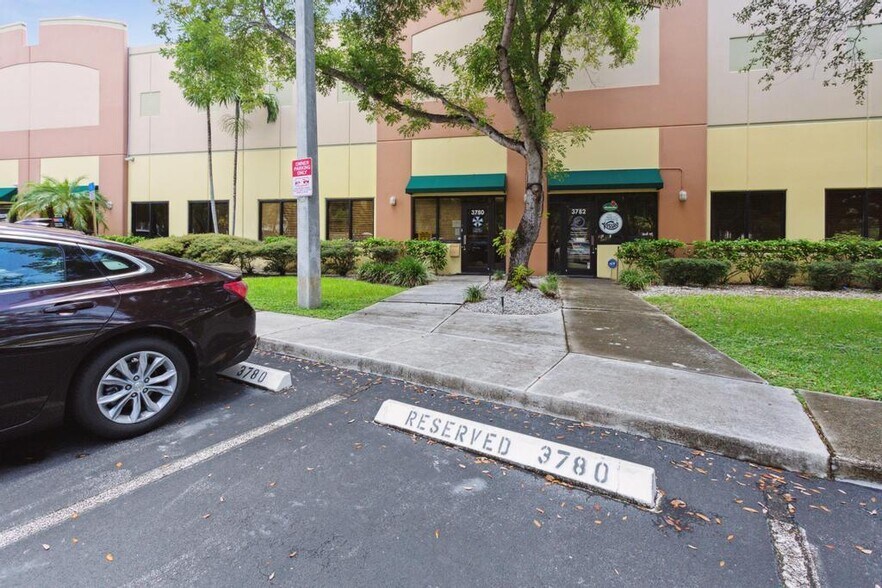 More Photos Of 3764-3790 SW 30th Ave, Fort Lauderdale Warehouse For Lease