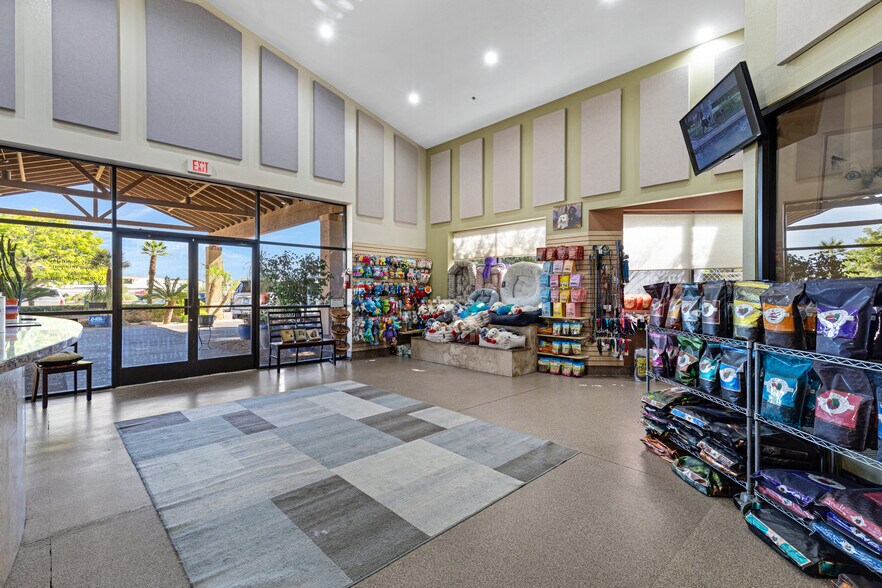 More Photos Of 6909 E Lincoln Dr, Paradise Valley Veterinarian Kennel For Sale