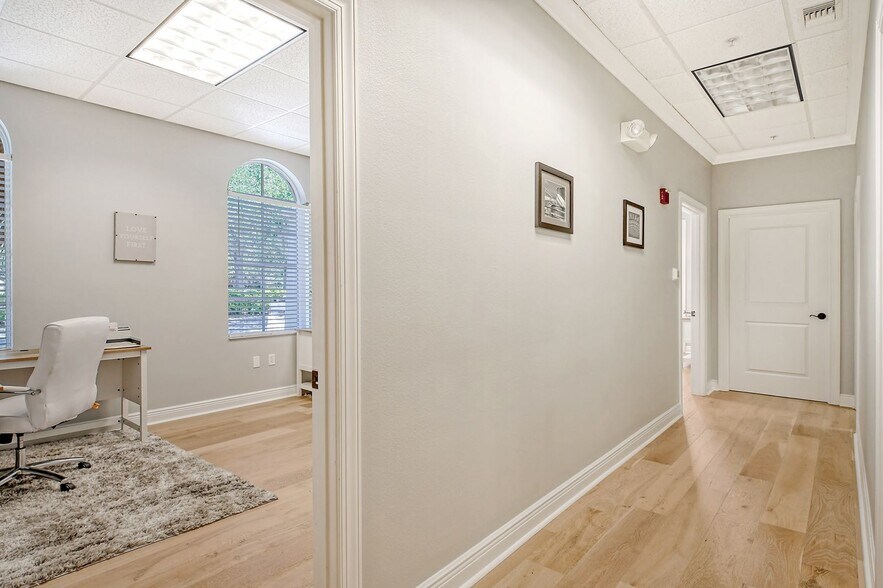 More Photos Of 2639 Fruitville Rd, Sarasota Medical For Sale