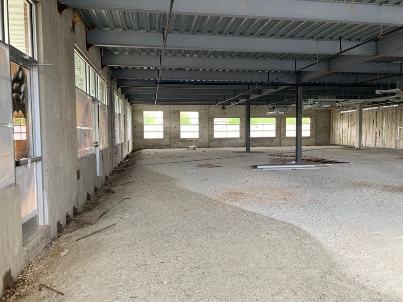 More Photos Of 1904 S 1st St, Champaign Office For Lease