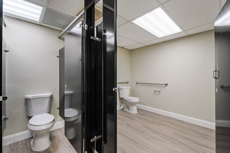 More Photos Of 440 Plumosa Ave, Casselberry Warehouse For Lease