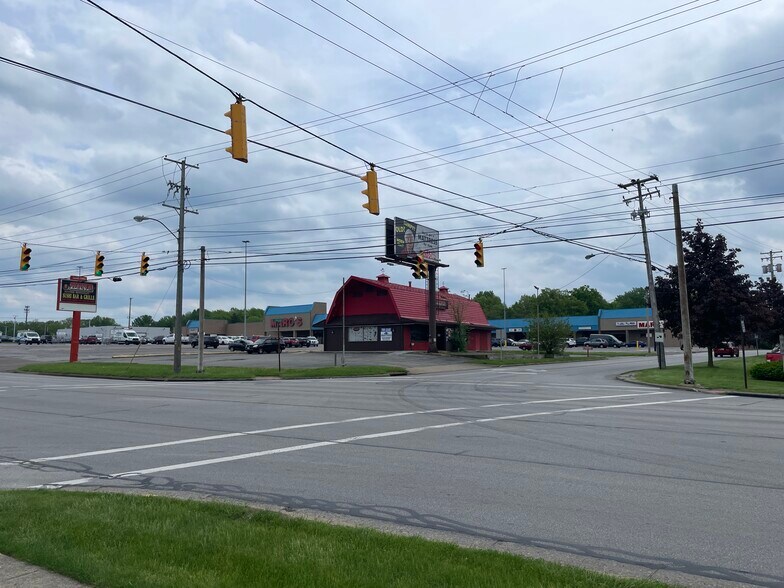 More Photos Of 4777 Mahoning Ave, Youngstown General Retail For Sale